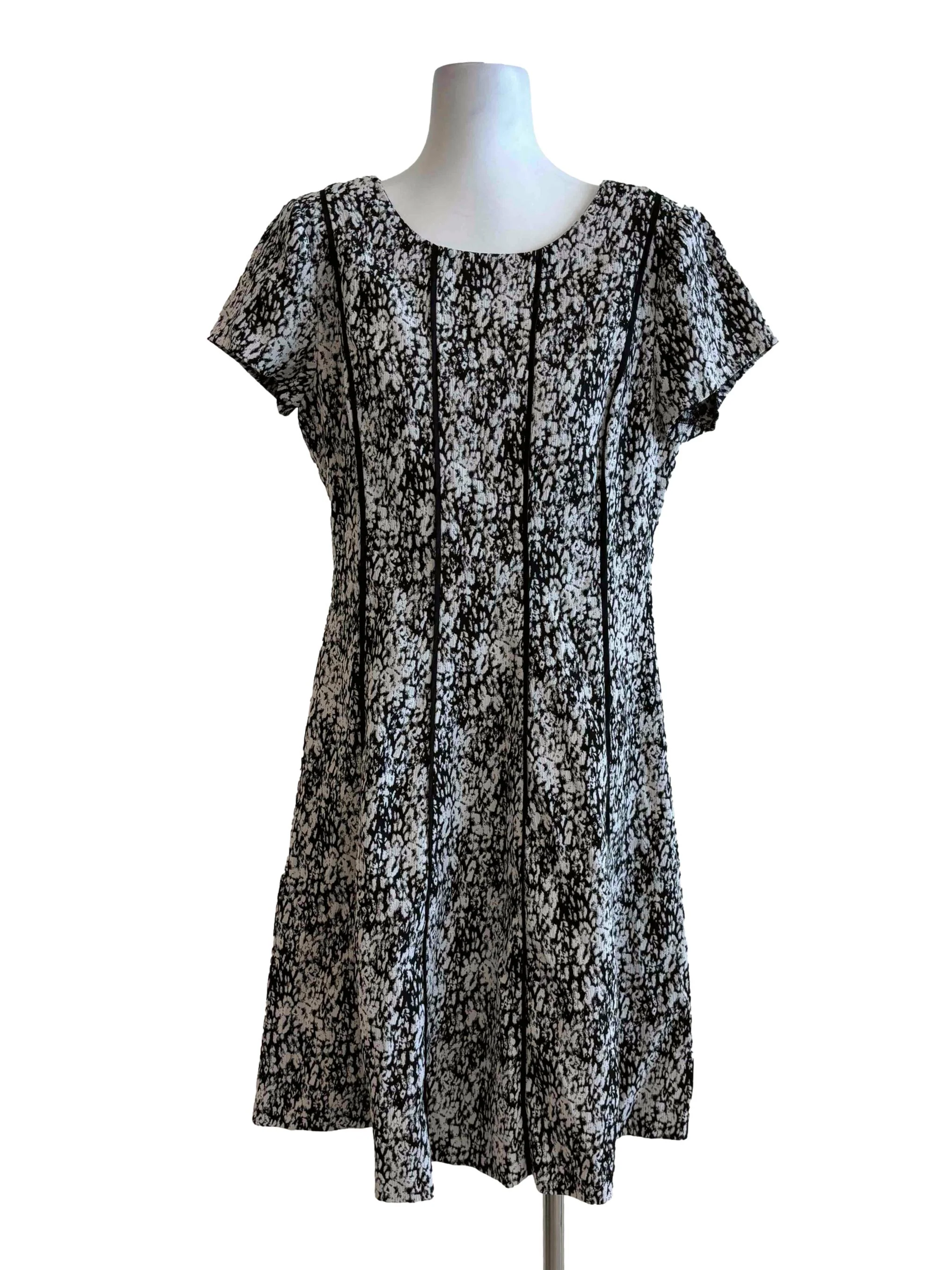 Black And White Textured Short Sleeve Sculpted Dress