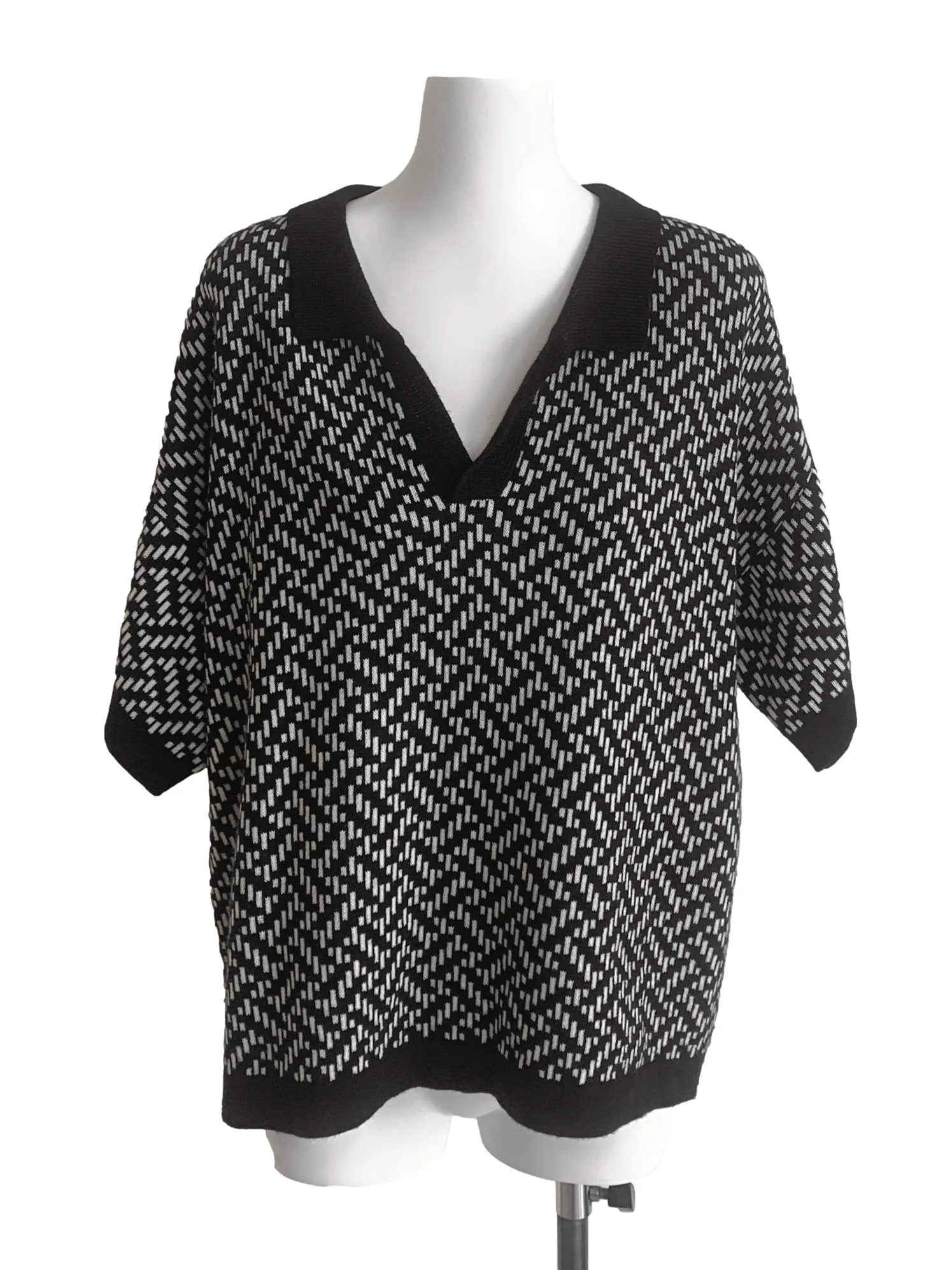 Black Pattern Knitted Top
