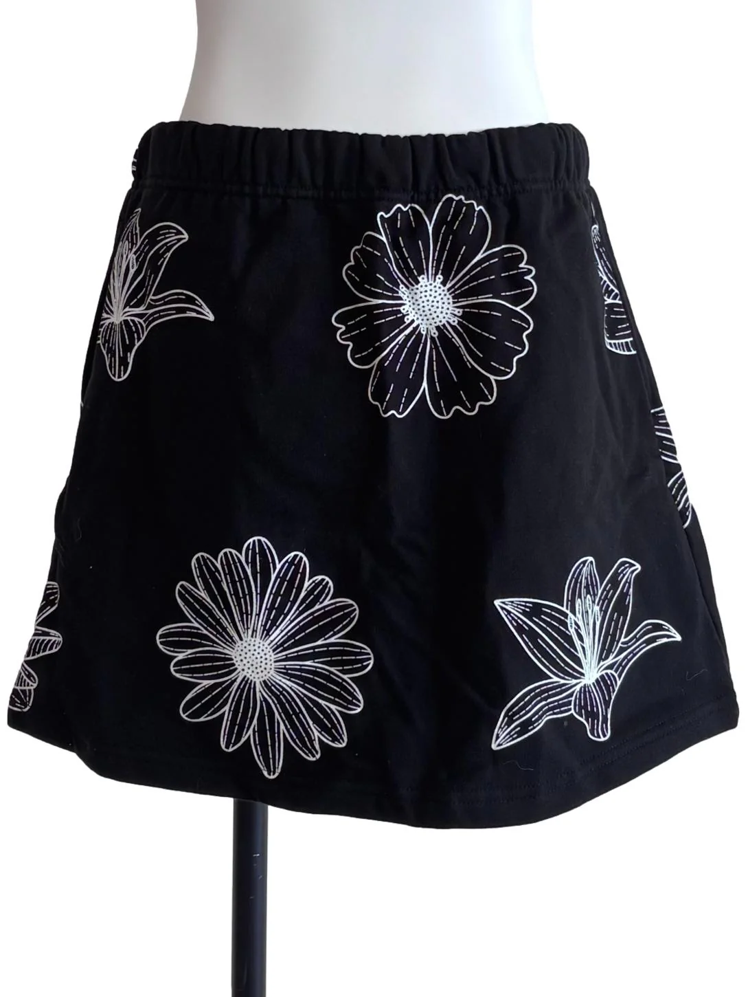 Black Patterned Mini Skirt - Image 2
