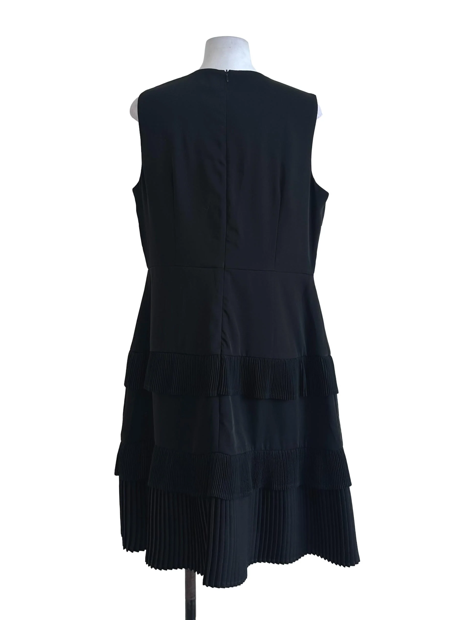 Black Plain Pleated Tiered Dress - Image 2