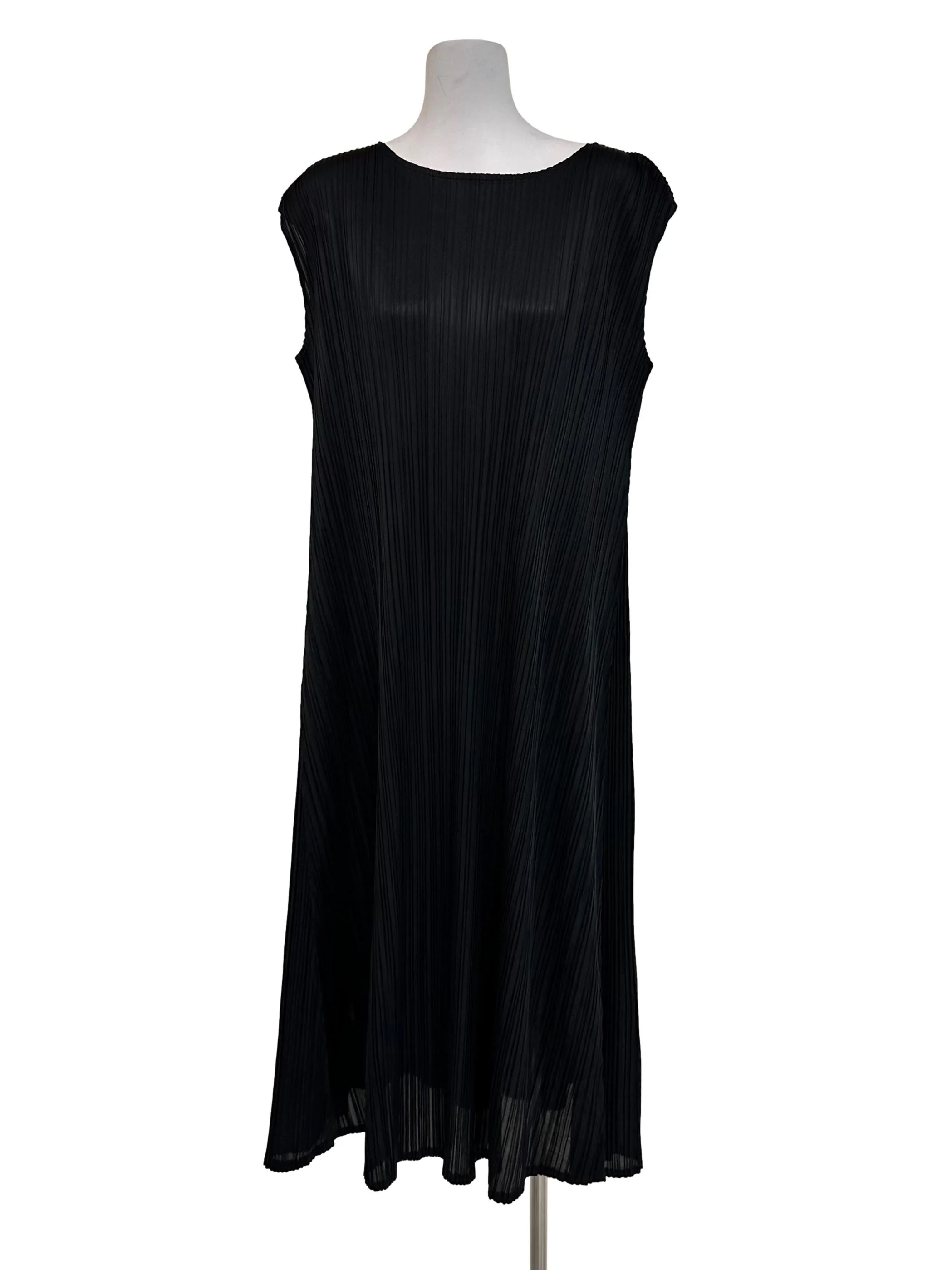 Black Pleated Sleeveless Dress