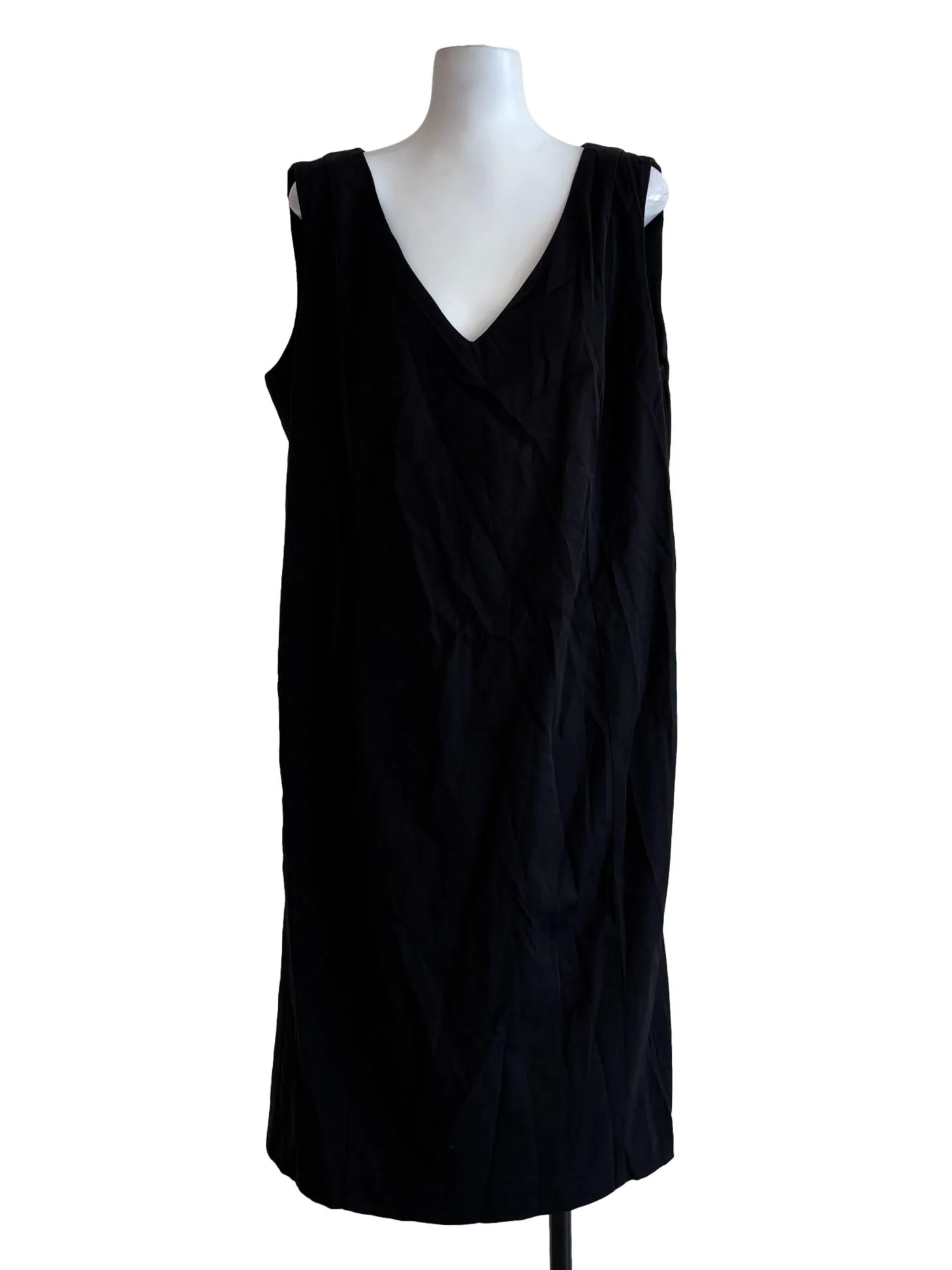 Black V-Neck Sleeveless Dress