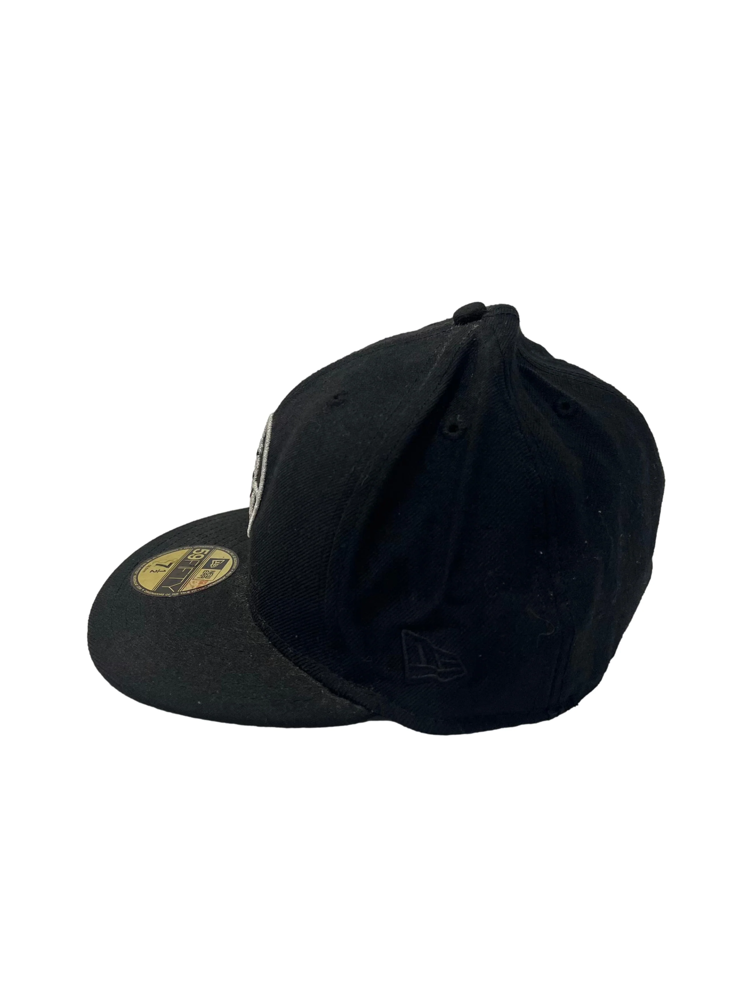 Black With Silver And Red Embroidery Snapback Cap - Image 6