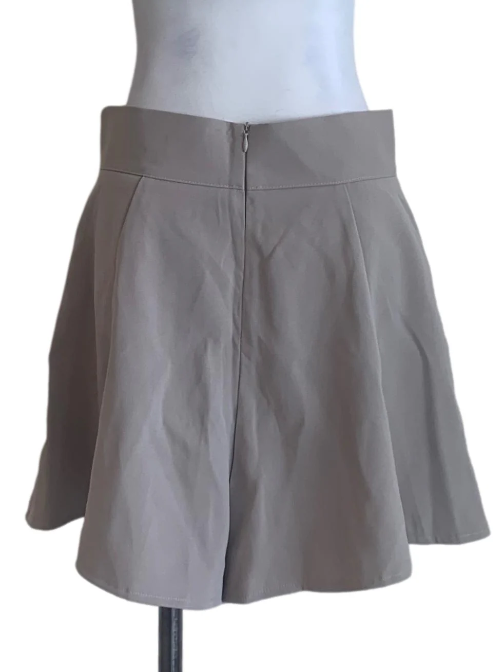 Cloud Grey Pleat Shorts - Image 2