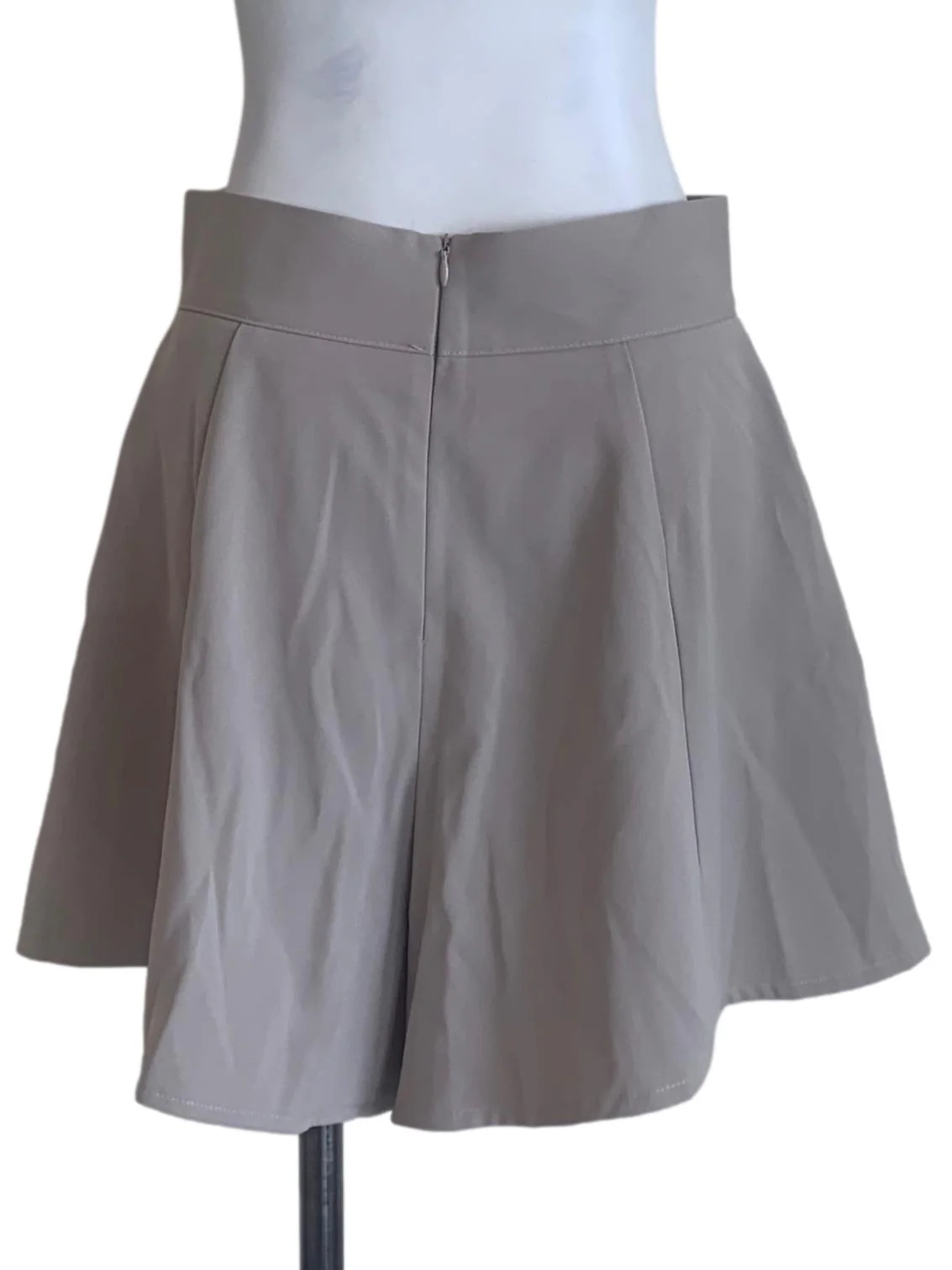 Cloud Grey Pleat Shorts - Image 2