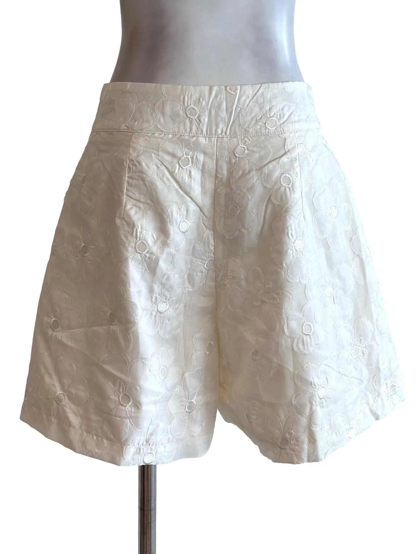 Cream Floral Embroidery Short - Image 2