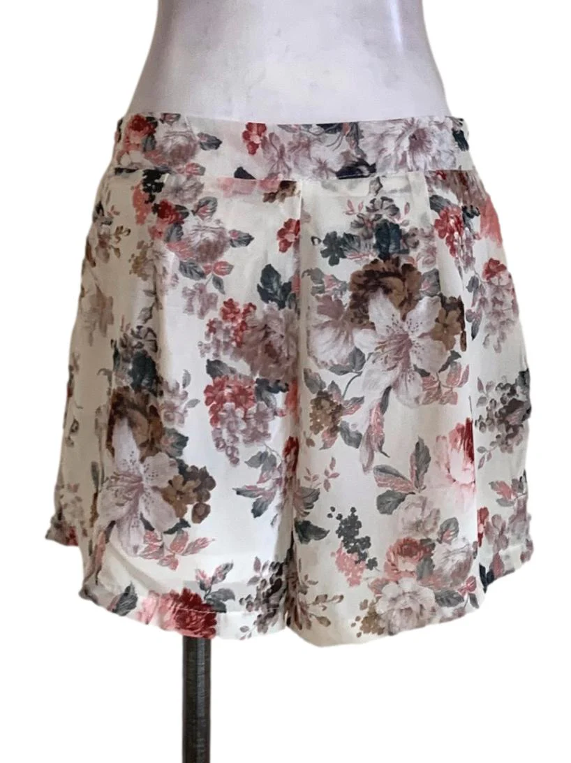 Cream Floral High-Waisted Shorts - Image 2