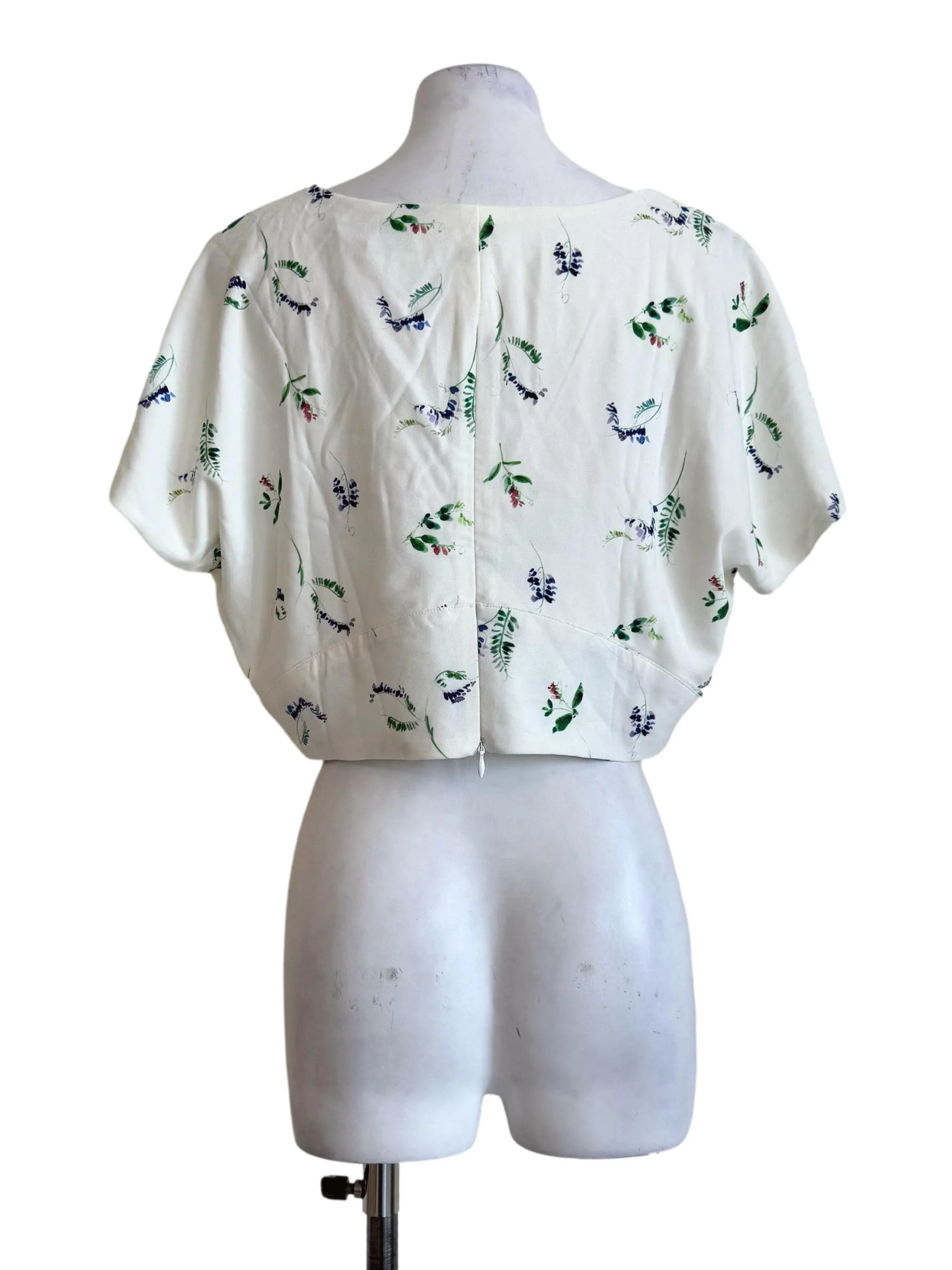 Milk White With Floral Prints V Neck Crop Top - Image 2
