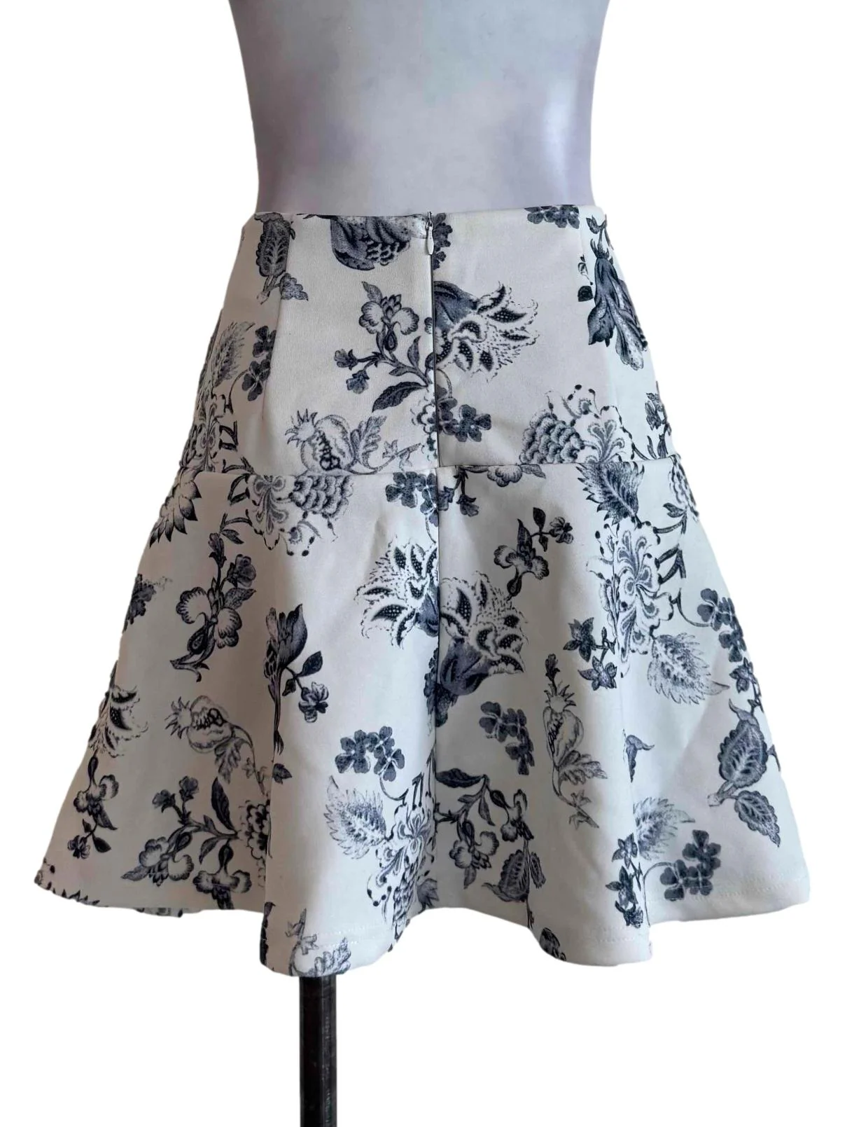Porcelain White With Grey Floral Patterns A Line Short Skirt - Image 2