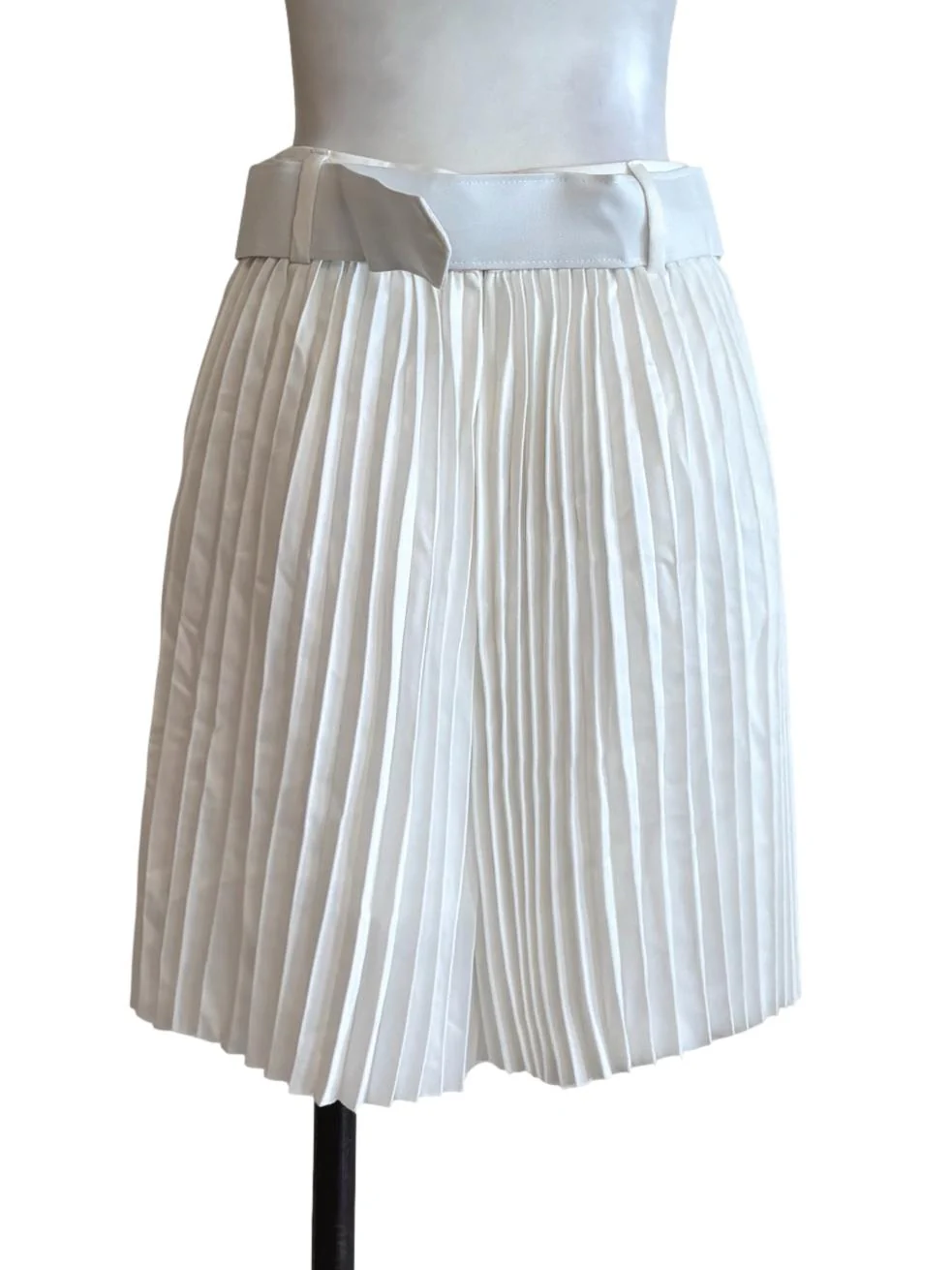 Powder White Pleated Shorts - Image 2