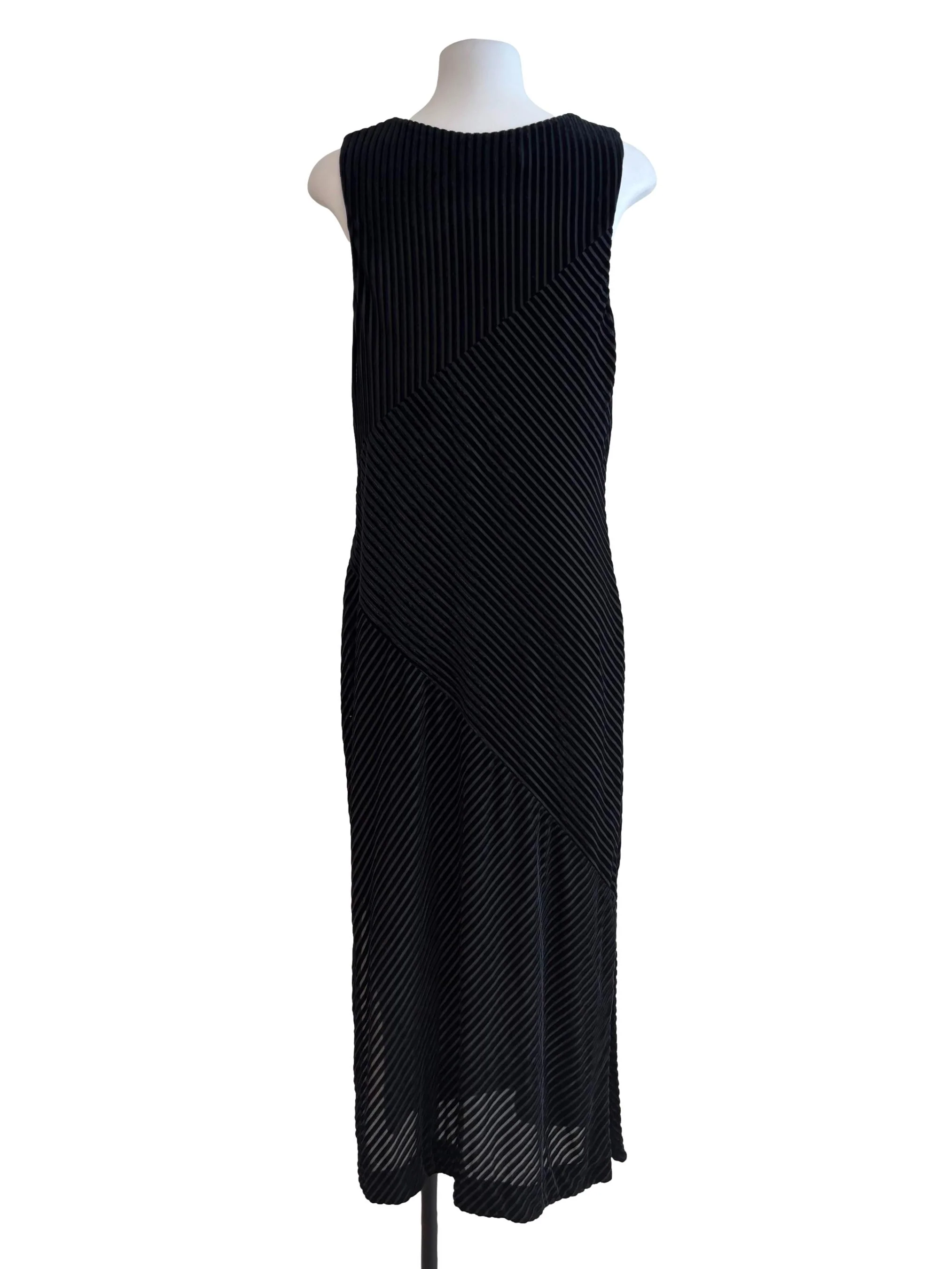 Rich Black Plunge Neck Textured Dress - Image 2