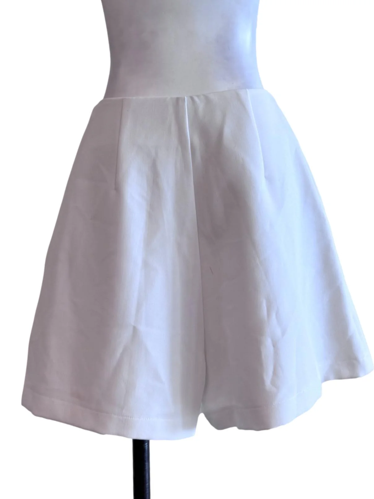 White Box Pleated Short Pants - Image 2