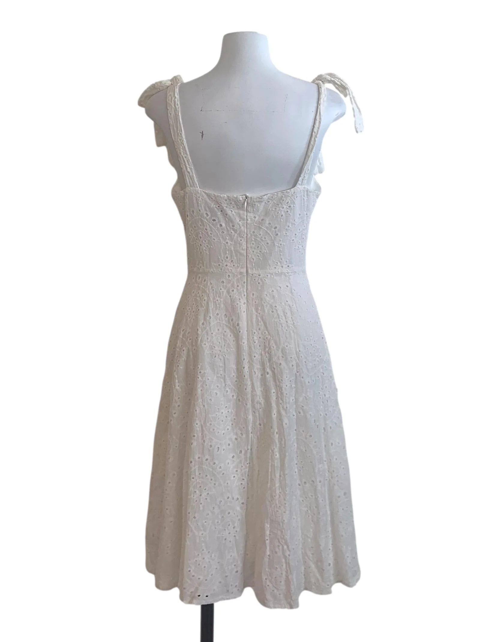 White Embroidery Pattern Dress TTR - Image 2