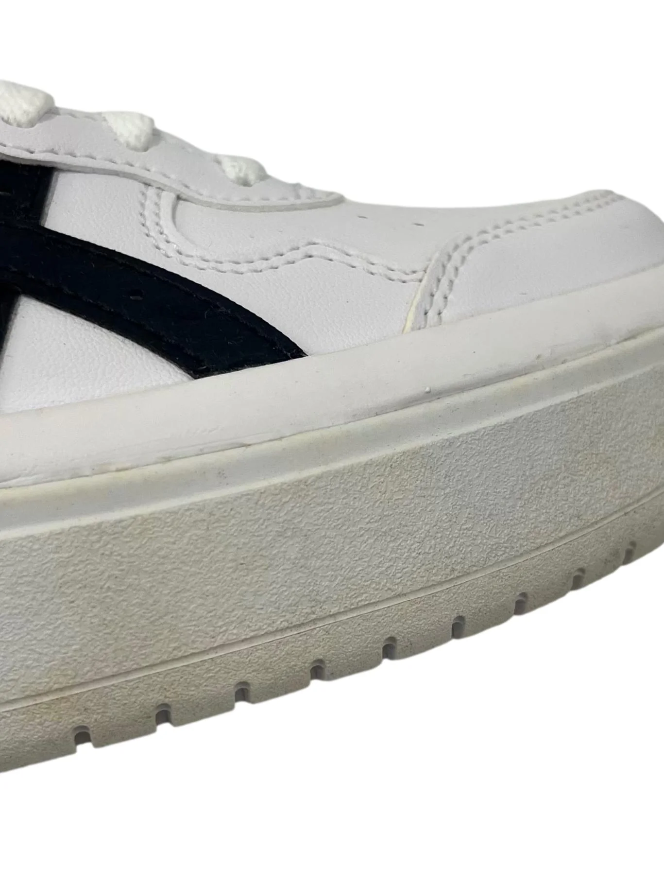 White Sneakers With Black Details - Image 6